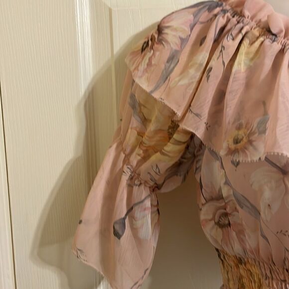 H&M Peach Floral Crop top.  Size S.  4/6 - Picture 2 of 7